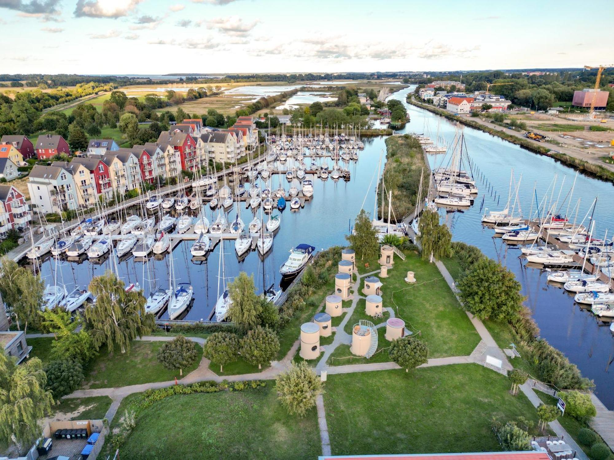 Slube Am Yachthafen Greifswald Hotel Exterior foto
